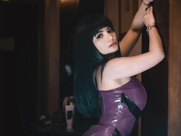 img-title Pernah Dipecut Ayah Pakai Sorban, Dinar Candy Bantah Tampil Seksi untuk Goda Pria
