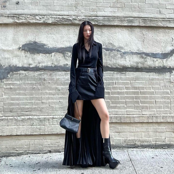 <p>Seulgi Red Velvet turut hadir dalam sesi fashion show brand Peter Do. Dalam acara New York Fashion Week, ia menjadi salah satu tamu spesial yang mencuri perhatian banyak orang dari seluruh dunia. (Foto: Instagram @hi_sseulgi)<br /><br /><br /></p>