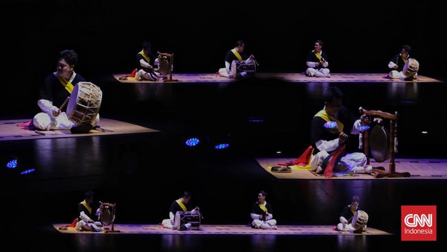 FOTO: Menonton Pertunjukan Musik Tradisional Korsel di Jakarta