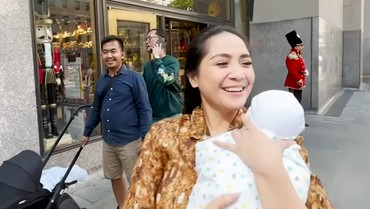 img-title Nagita Slavina Gendong Bayi di Amerika Serikat, Didoakan Cepat Hamil Lagi