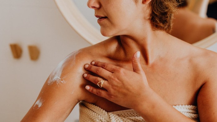 5 Pilihan Body Serum dengan Kandungan Niacinamide untuk Mencerahkan dan Melindungi Kulit dari Sinar Matahari 5 Pilihan Body Serum dengan Kandungan Niacinamide untuk Mencerahkan dan Melindungi Kulit dari Sinar Matahari