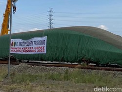 Rangkaian Kereta Cepat Sudah Mejeng di Depo Tegalluar Bandung