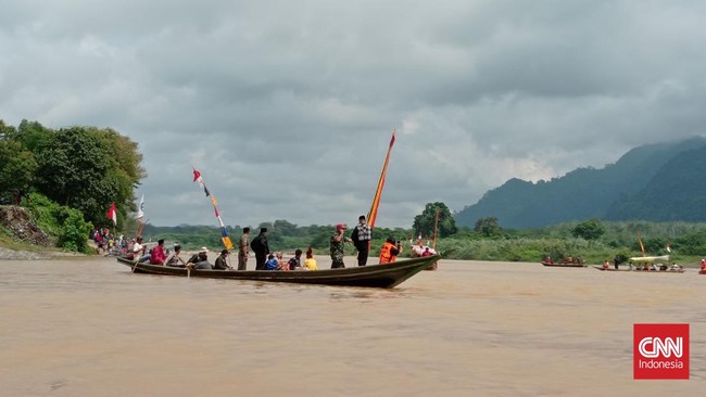Cerita tentang Sungai Batanghari yang begitu jernih tak meninggalkan sedikitpun jejak masa lalu. Kini sungai itu perlahan menjadi racun bagi masyarakat.