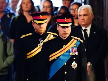img-title Jelang Penobatan Raja Charles III, Pangeran William & Harry Diminta Berdamai