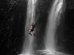 Cobain Swing Tarzan di Air Terjun Campuhan Buleleng, Berani Nggak?