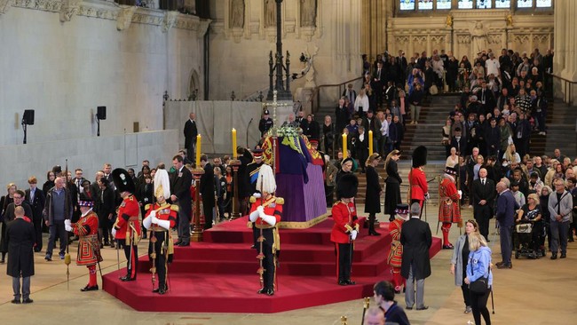 Ratu Elizabeth II akan dimakamkan di Inggris pada hari ini, Senin (19/9) dan dihadiri 500 pemimpin dunia.