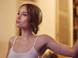 7 Penampakan Tubuh Kurus Cinta Laura yang Bikin Khawatir