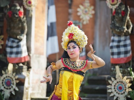 7 Contoh Tari Tradisional Indonesia dan Asalnya, Perkenalkan pada Si Kecil Yuk!