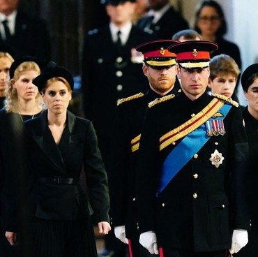 Dipimpin Pangeran William, Para Cucu Bertugas Jaga Peti Ratu Elizabeth II