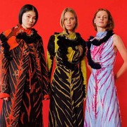 Mengenal Shibori, Teknik Pewarnaan dari Jepang yang Banyak Dipakai di New York Fashion Week Spring/Summer 2023