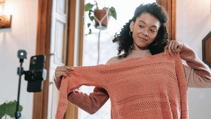 Pakaian Berbahan Rajut Cocok Dipakai di Musim Hujan, Ini 7 Pilihan Knitwear Brand Lokal yang Bisa Jadi Koleksimu