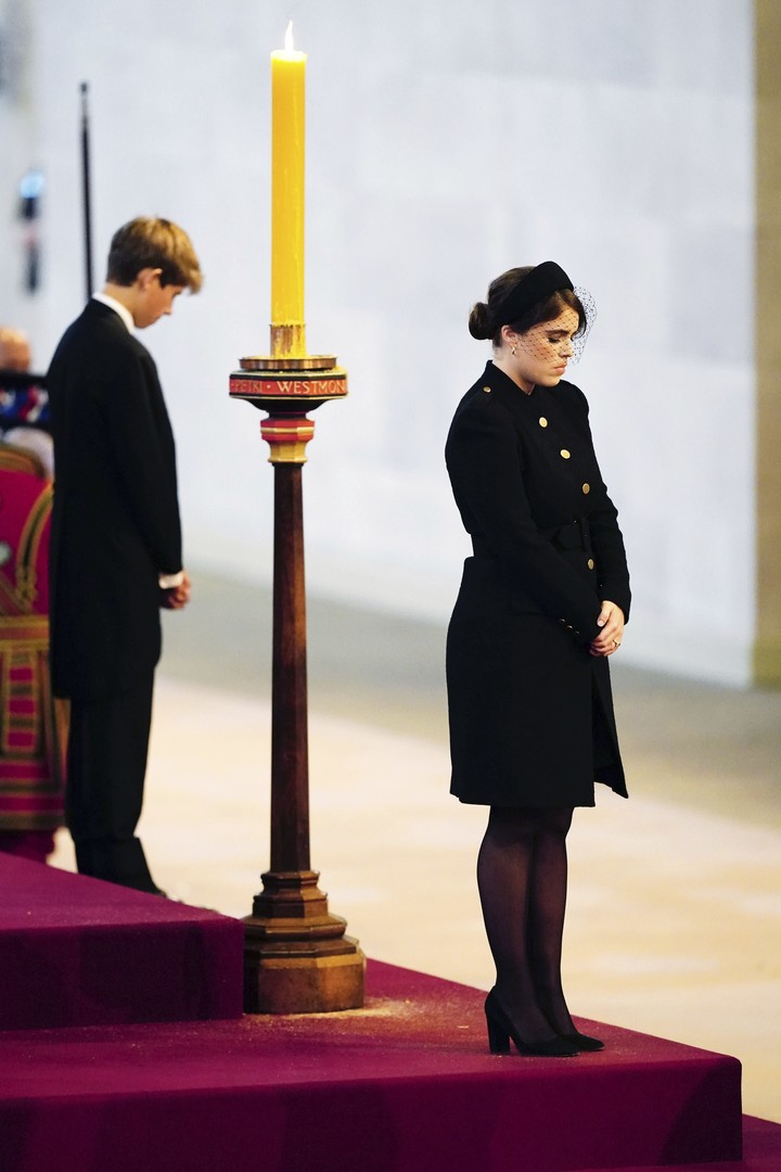 LONDON, ENGLAND - SEPTEMBER 14: James, Viscount Severn and Lady Louise Windsor pay their respects in The Palace of Westminster during the procession for the Lying-in State of Queen Elizabeth II on September 14, 2022 in London, United Kingdom. Queen Elizabeth II's coffin is taken in procession on a Gun Carriage of The King's Troop Royal Horse Artillery from Buckingham Palace to Westminster Hall where she will lay in state until the early morning of her funeral. Queen Elizabeth II died at Balmoral Castle in Scotland on September 8, 2022, and is succeeded by her eldest son, King Charles III. (Photo by Ian Vogler - WPA Pool/Getty Images)