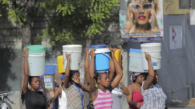foto-krisis-air-bersih-di-haiti-akibat-protes-kenaikan-harga-bbm