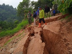 Semakin Horor Ancaman Tanah Bergerak di Bogor