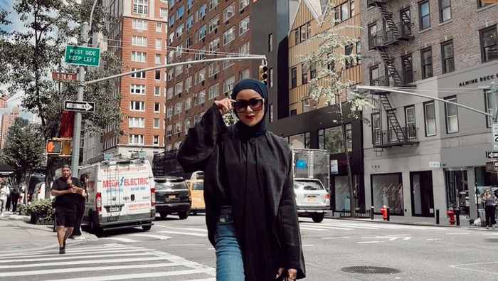 Pakai Tas Hermes Langka, Gaya Mewah Olla Ramlan di New York Curi Perhatian!