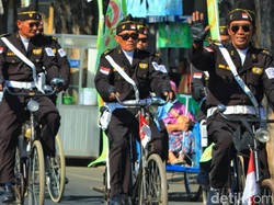 Parade Sepeda Tua Digelar, Ribuan Onthelis Padati Kota Pasuruan