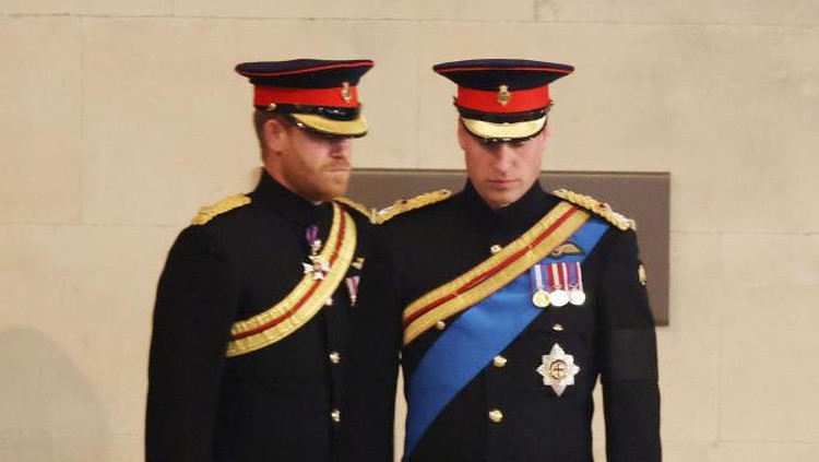 LONDON, ENGLAND - SEPTEMBER 17: Prince Harry, Duke of Sussex arrives to hold a vigil in honour of Queen Elizabeth II at Westminster Hall on September 17, 2022 in London, England. Queen Elizabeth II's grandchildren mount a family vigil over her coffin lying in state in Westminster Hall. Queen Elizabeth II died at Balmoral Castle in Scotland on September 8, 2022, and is succeeded by her eldest son, King Charles III. (Photo by Chris Jackson/Getty Images)
