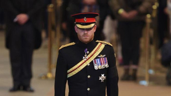 LONDON, ENGLAND - SEPTEMBER 17: Prince Harry, Duke of Sussex arrives to hold a vigil in honour of Queen Elizabeth II at Westminster Hall on September 17, 2022 in London, England. Queen Elizabeth II's grandchildren mount a family vigil over her coffin lying in state in Westminster Hall. Queen Elizabeth II died at Balmoral Castle in Scotland on September 8, 2022, and is succeeded by her eldest son, King Charles III. (Photo by Chris Jackson/Getty Images)