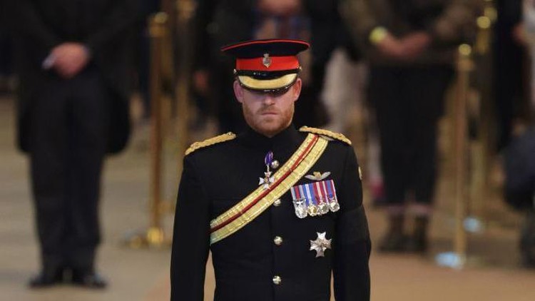 LONDON, ENGLAND - SEPTEMBER 17: Prince Harry, Duke of Sussex arrives to hold a vigil in honour of Queen Elizabeth II at Westminster Hall on September 17, 2022 in London, England. Queen Elizabeth II's grandchildren mount a family vigil over her coffin lying in state in Westminster Hall. Queen Elizabeth II died at Balmoral Castle in Scotland on September 8, 2022, and is succeeded by her eldest son, King Charles III. (Photo by Chris Jackson/Getty Images)