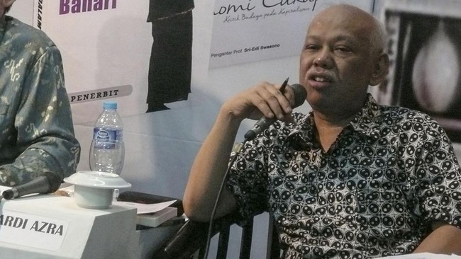 Duta Besar (Dubes) Republik Indonesia untuk Malaysia Hermono mengungkapkan Ketua Dewan Pers Azyumardi Azra meninggal dunia karena serangan jantung.