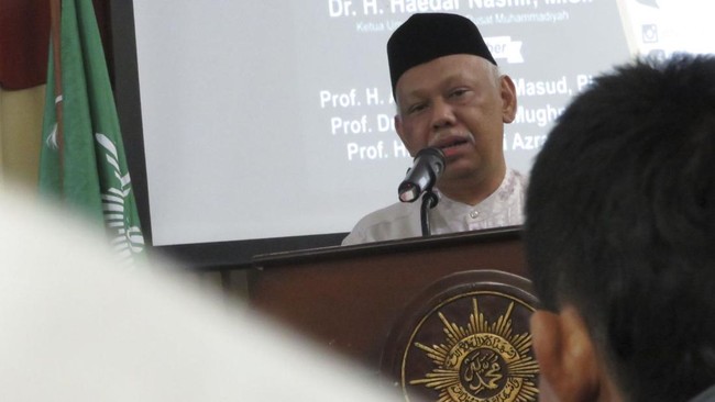 Wakil Ketua Umum Majelis Ulama Indonesia (MUI) Anwar Abbas mengakui cendekiawan muslim Azyumardi Azra adalah ilmuwan kelas dunia.