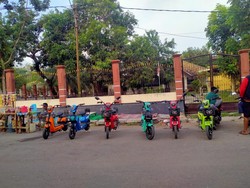 Anak-anak Dompu Marak Main Sepeda Listrik di Jalan, Kelayakannya Dipertanyakan