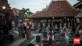 FOTO: Menara Masjid Kudus dan Cerita Rajah Kalacakra di Dalamnya