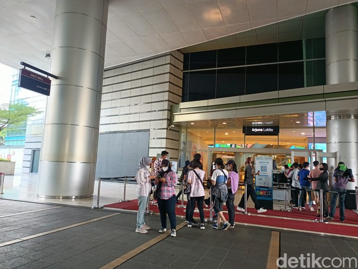 Suasana West Mall Grand Indonesia.