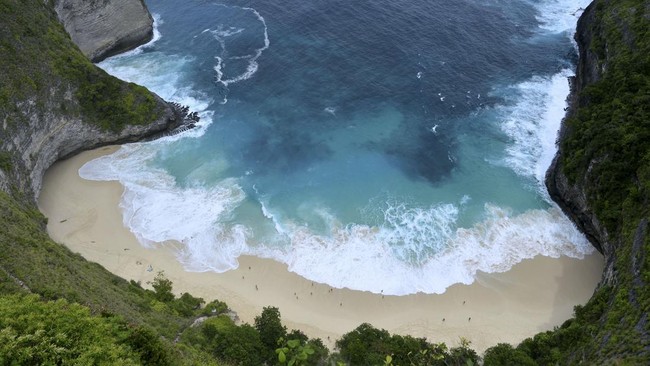 Kepala Dinas Pariwisata Provinsi Bali Tjok Bagus Pemayun menyebut restribusi snorkeling di Nusa Penida sudah sesuai dengan Perda Nomor 7, Tahun 2021.