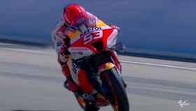 VIDEO: Detik-detik Marquez Kecelakaan dan Motor Hancur di Aragon