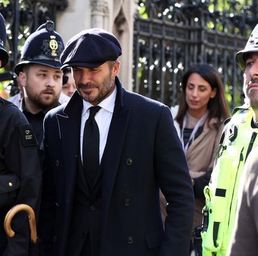 7 Foto David Beckham Saat Melayat Ratu Elizabeth II, Rela Antre 13 Jam