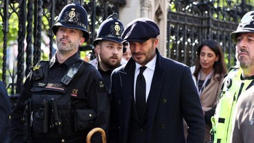 7 Foto David Beckham Saat Melayat Ratu Elizabeth II, Rela Antre 13 Jam