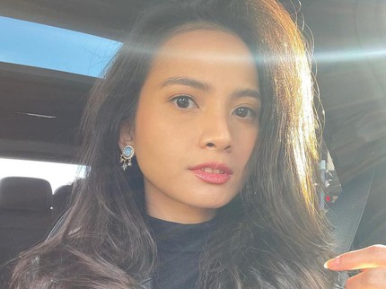 Tangis Acha Septriasa Dengar Puisi Cinta dari Ibunda, Menyentuh Hati