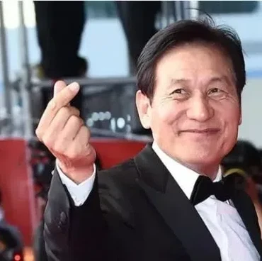 Ahn Sung Ki 'The Divine Furry' Idap Kanker Darah, Rela Pakai Wig karena Botak