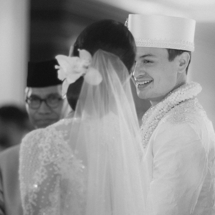 <p>Kabar bahagia datang dari keluarga Maudy Ayunda. Adik semata wayangnya, Amanda Khairunnisa, ternyata telah melepas masa lajangnya pada Minggu (18/8/2022) kemarin, Bunda. (Foto: Instagram @akhairunnisa)<br /><br /></p>