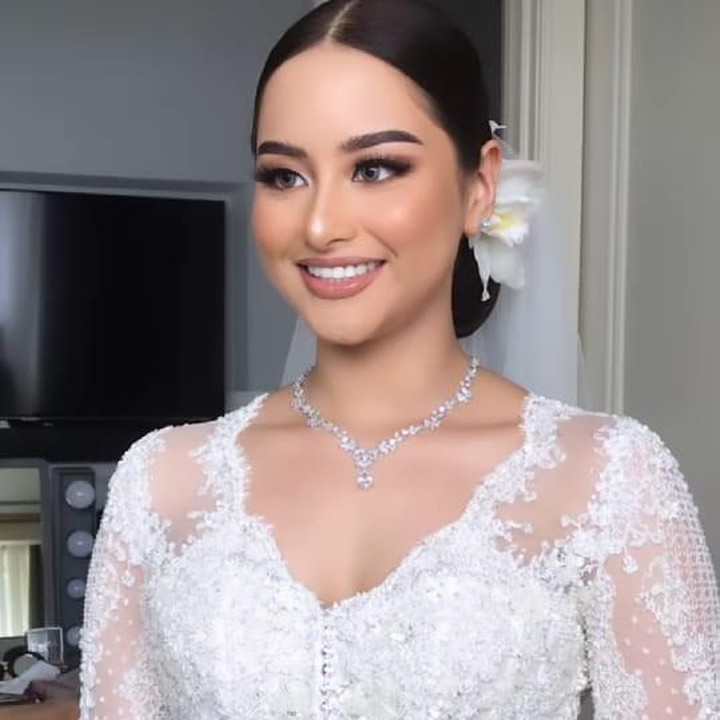 <p>Kabar bahagia ini tersebar dari dari postingan MUA yang merias Amanda Khairunnisa, yakni Juanda Hasid Sorumba. Melalui akun tersebut, ada beberapa momen saat Amanda Khairunnisa sedang dirias. (Foto: Instagram @bennusorumba)<br /><br /><br /></p>