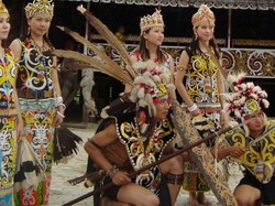 7 Jenis Baju Adat Kalimantan Timur Lengkap dengan Penjelasannya