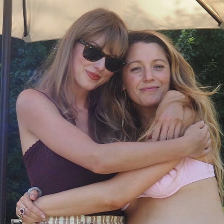 <p>Di kehamilan kali ini, Blake memang ingin selalu menghabiskan waktu dengan orang-orang terdekatnya, termasuk sang sahabat Taylor Swift. Bahkan tersebar rumor bahwa Taylor membocorkan nama calon anak Blake dan Ryan di salah satu lagu dalam album Midnights. Foto: dok instagram Blake Lively</p>