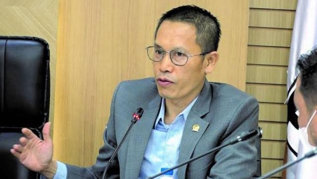 Nurhuda menilai, BLT BBM untuk jangka pendek cukup efektif meredam dampak kenaikan harga, tetapi untuk jangka panjang harus dipikirkan lagi solusinya.