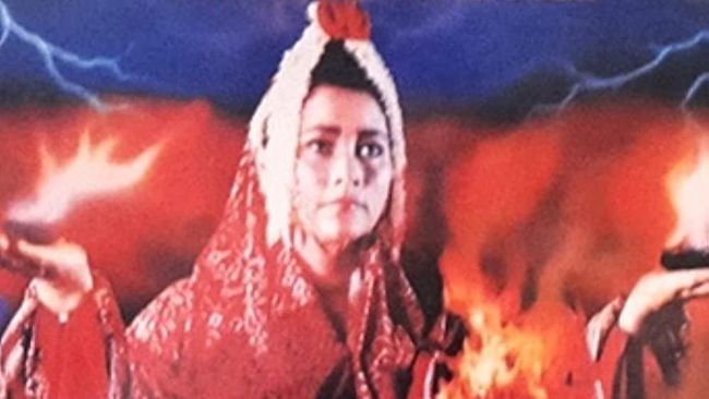 Sinopsis Santet: Ilmu Pelebur Nyawa merupakan salah satu film horor Indonesia hit yang dibintangi Suzzanna.