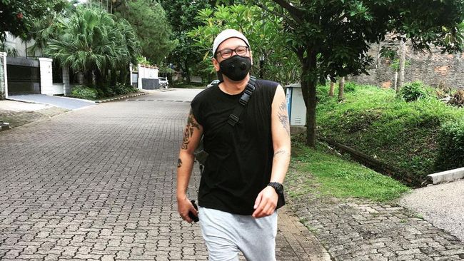 Mantan anggota band TBK band Giri Indrata meninggal dunia setelah menjalani perawatan di rumah sakit. 