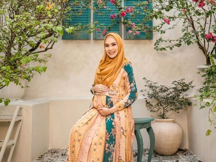7 Potret Maternity Shoot Sederhana Kartika Putri, Makin Glowing di Trimester 3