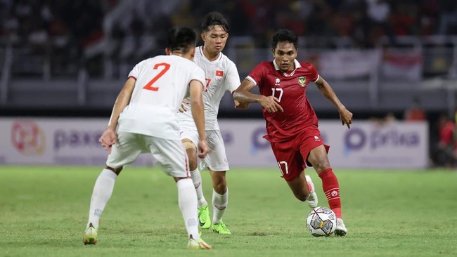 Sebanyak 14 tim negara lolos ke Piala Asia U-20 2023 dengan sebagian menjadi juara dan runner up grup Kualifikasi Piala Asia U-20 2023 di Uzbekistan.