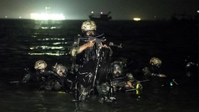 FOTO: Infiltrasi Senyap Pasukan Kopaska dan Yontaifib di Pulau Damar