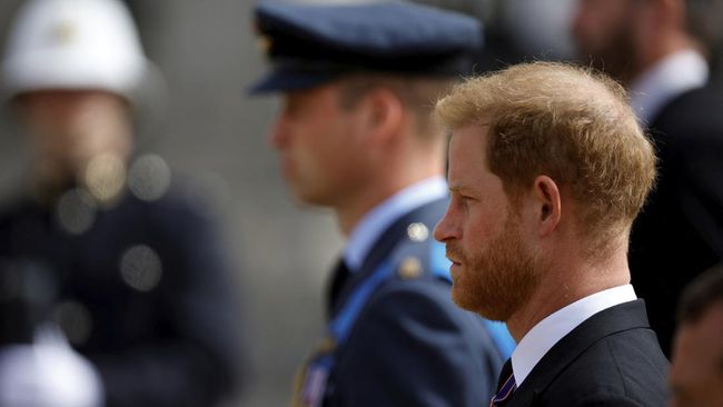 Pangeran Harry minta netizen setop komentari hubungannya dengan Pangeran William di tengah momen duka Ratu Elizabeth II meninggal dunia.