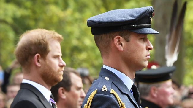 Pangeran William disebut butuh waktu untuk menenangkan diri setelah adiknya, Harry, merilis buku kontroversialnya, Spare.