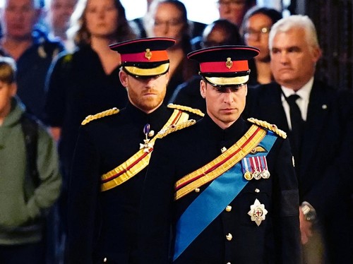 Queen Elizabeth II 's grandchildren (L-R) Britain's Prince Harry, Duke of Sussex (L) and Britain's Prince William, Prince of Wales (R) arrive to hold a vigil around the coffin of Queen Elizabeth II, in Westminster Hall, at the Palace of Westminster i