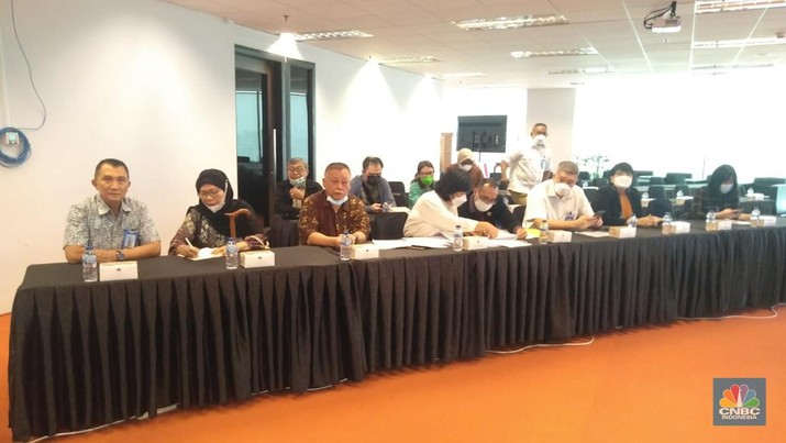 Suasana pertemuan nasabah wanaartha dengan OJK (CNBC Indonesia/Romys Binekasri)