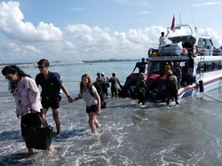 Kapal Cepat Nusa Penida Bali Tenggelam, Angkut 25 Turis Asing