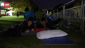 VIDEO: Warga Inggris Rela Tidur di Jalan demi Pemakaman Ratu Elizabeth
